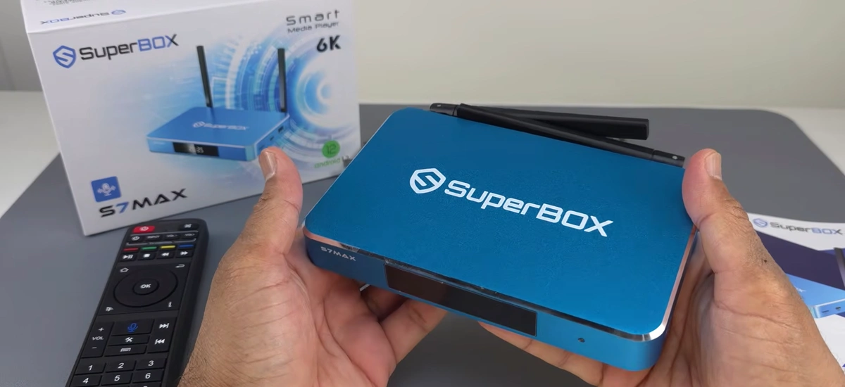 vSeeBox vs SuperBox: Technical Comparison and Buying Guide 17 Remote control ergonomics and low light operation